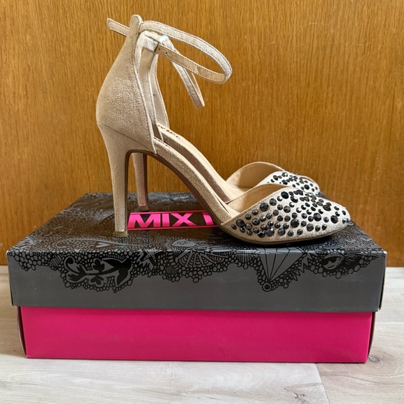 MIX NO. 6 • Stilettos - Size 7.5 - Picture 4 of 16